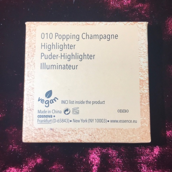 Vegan! Essence Highlighter in Popping Champagne - Picture 5 of 5